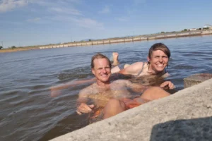 Tag 352 – In Salinen Schwimmen mit Schlammkur